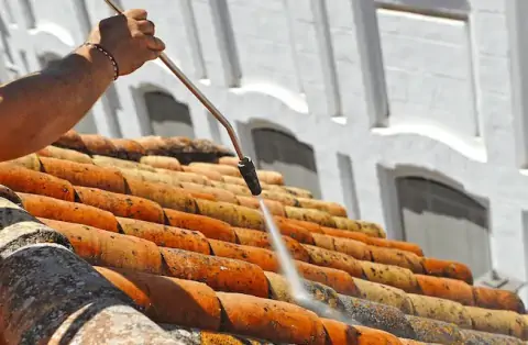 Nettoyage de toitures - Vieux-Manoir